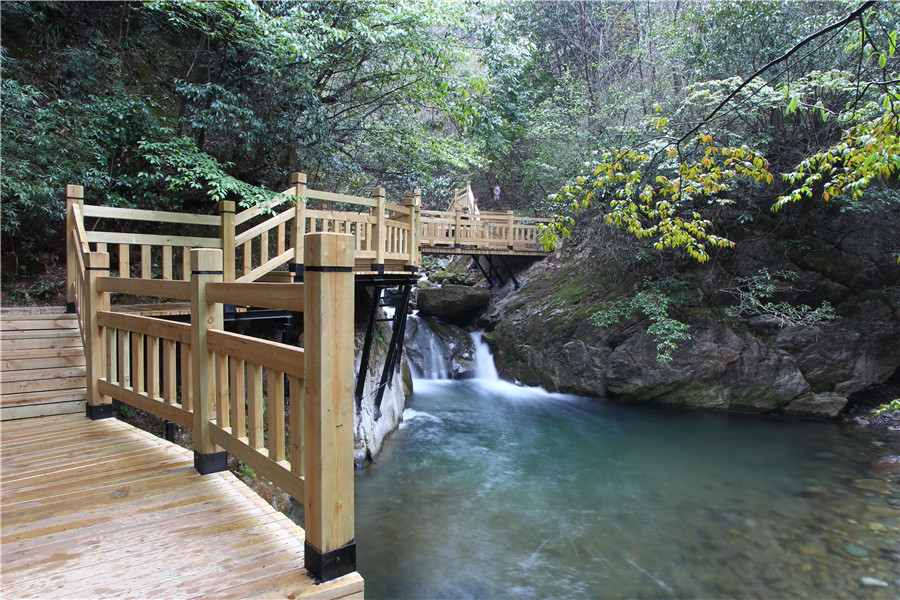 神农架林区天生桥景区